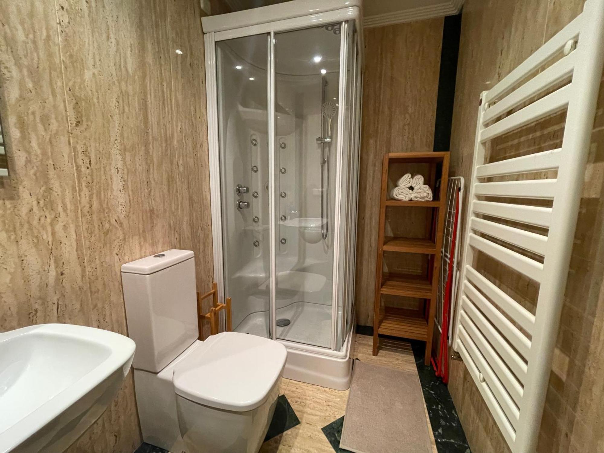 Atuaire Home Vivienda A Luminosa Parking Incluido En Plena Calle Comercial Burgo Eksteriør bilde